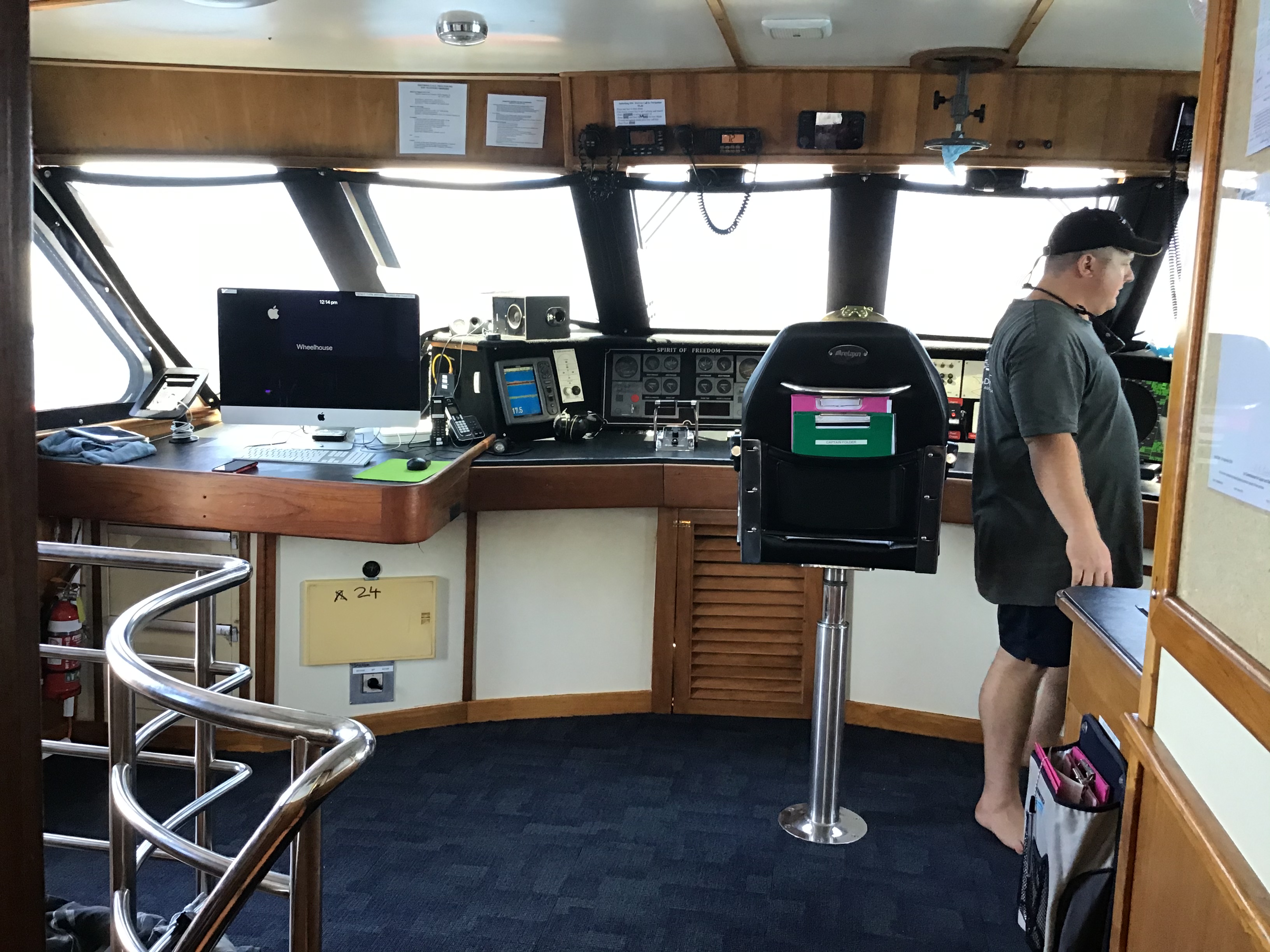 F48CC176-A8E7-4C3F-A6FE-A3F42BEBF954